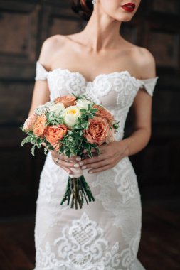 Düğün. Gelin el buketi. R ile giysi seksi wtite gelin