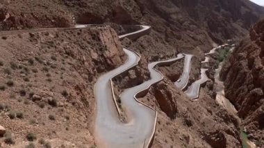 Dades Gorge, Gorges Du Dades, Fas 'taki rüzgarlı dağ yolunun panoramik manzarası