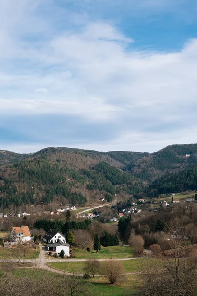 Vista Panorámica Pueblo Los Alpes Alemania Primavera Con Prados Verdes —  Fotos de Stock