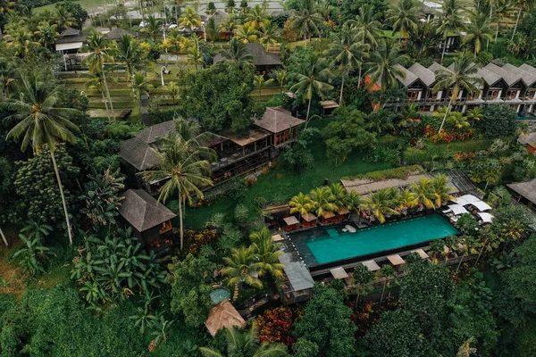 Vista Aérea Del Hotel Lujo Con Villas Paja Piscinas Selva — Foto de Stock