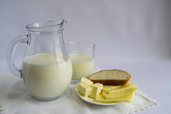 Leche Queso Mantequilla Pan Blanco Sobre Fondo Claro Buenos Días —  Fotos de Stock