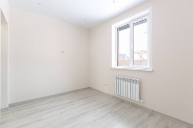 Mobilyasız ev ya da daire parlak renklerde