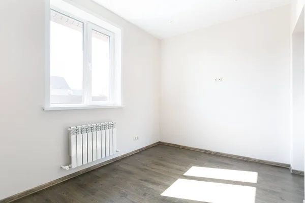 Ongemeubileerd Huis Appartement Heldere Kleuren Met Een Donkere Vloer — Stockfoto