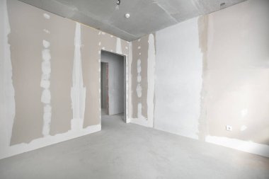 Dairenin içi gri renklerle süslenmemiş.