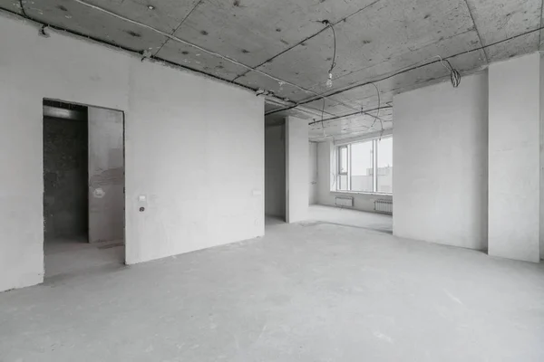 Interior Novo Apartamento Sem Acabamento Tons Cinza Com Fiação Elétrica — Fotografia de Stock