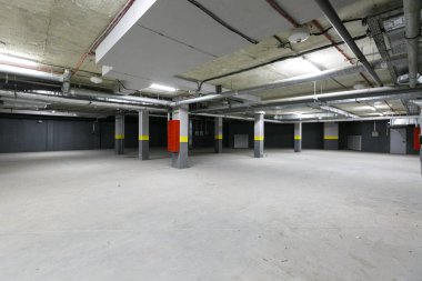 boş araba yeraltı otoparkı