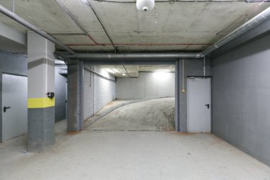 boş araba yeraltı otoparkı