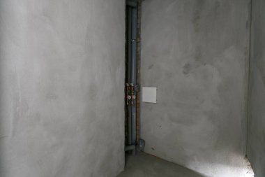 Dairenin içi gri renklerle süslenmemiş.