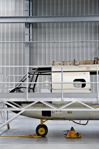 Fusoliera di elicottero in una fabbrica — Foto Stock
