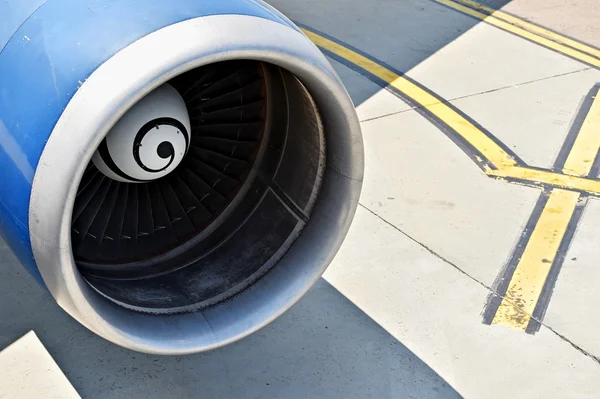 Big airplane engine detail on runway — Stock Photo, Image