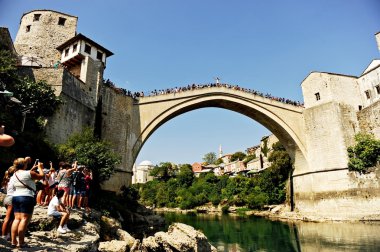Yüksek Neretva Nehri Mostar içine dalış