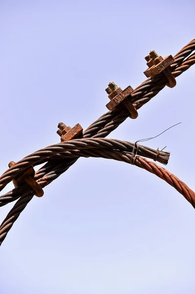 Rostig industriella kabel — Stockfoto