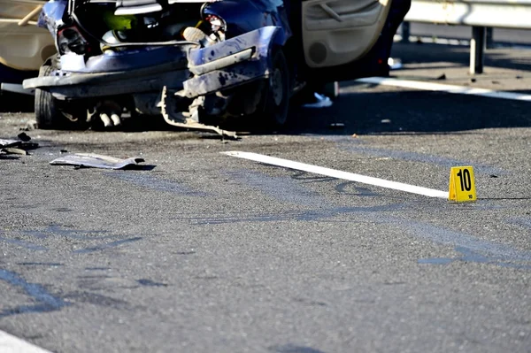 Detalle de accidente de coche con coche dañado — Foto de Stock