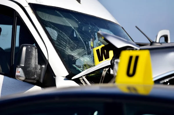 Detalle de accidente de coche con coche dañado — Foto de Stock