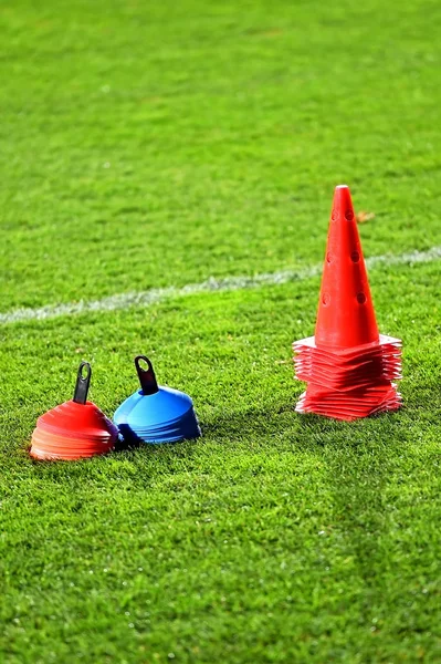 Conos de entrenamiento de fútbol — Foto de Stock