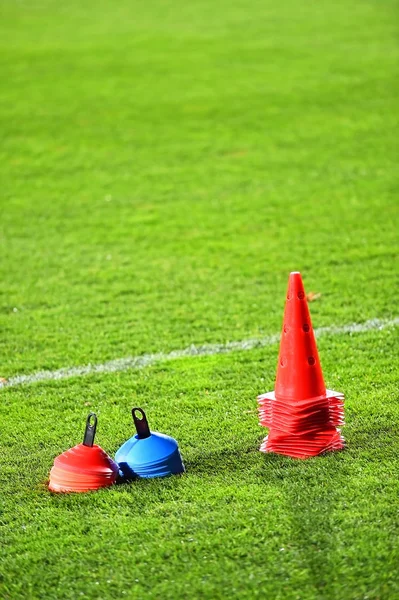 Conos de entrenamiento de fútbol —  Fotos de Stock