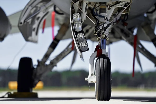 Dettaglio aereo con carrello di atterraggio — Foto Stock