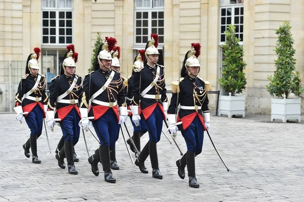 Hotel Matignon Republikeinse Garde van eer — Stockfoto