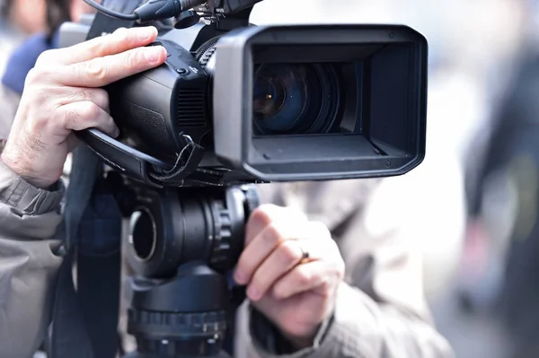 Câmeras de TV que transmitem evento de mídia — Fotografia de Stock