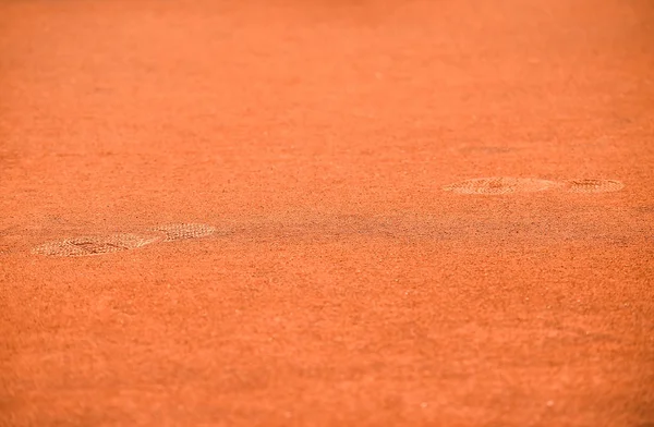 Huellas de zapatos en una pista de tenis de arcilla —  Fotos de Stock