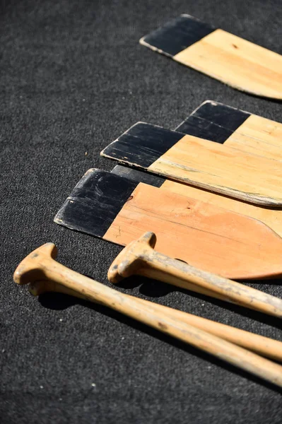 Paletas de madera de canoa — Foto de Stock