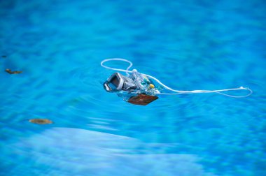 Su üzerinde yüzen konut sualtı fotoğraf makinesi