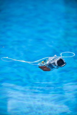 Su üzerinde yüzen konut sualtı fotoğraf makinesi