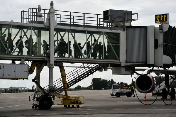 Passeggeri imbarcati su un aereo — Foto Stock