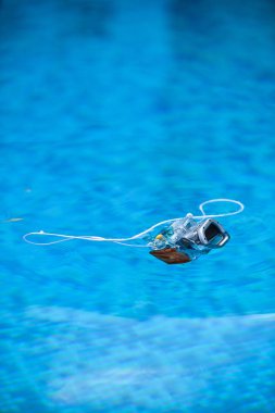 Su üzerinde yüzen konut sualtı fotoğraf makinesi