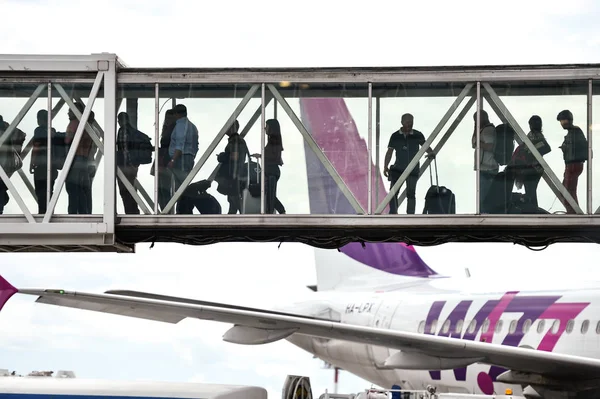 Passeggeri imbarcati su un aereo — Foto Stock