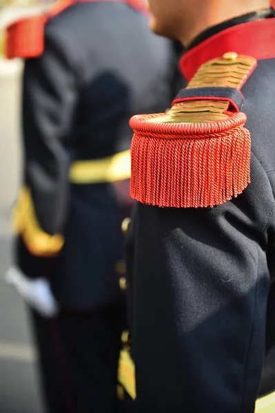 Během vojenské ceremonie čestnou stráž — Stock fotografie