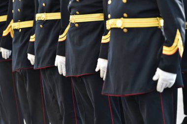 Bir askeri tören sırasında şeref kıtası