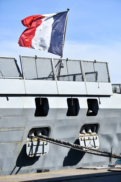 Francuska fregata w porcie — Zdjęcie stockowe