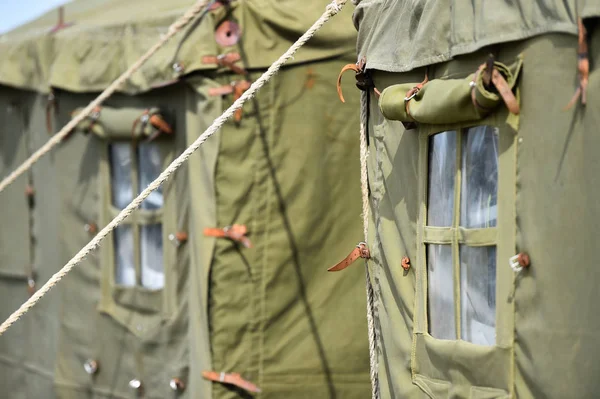 Namiot wojskowy zielony wszystko strzał — Zdjęcie stockowe