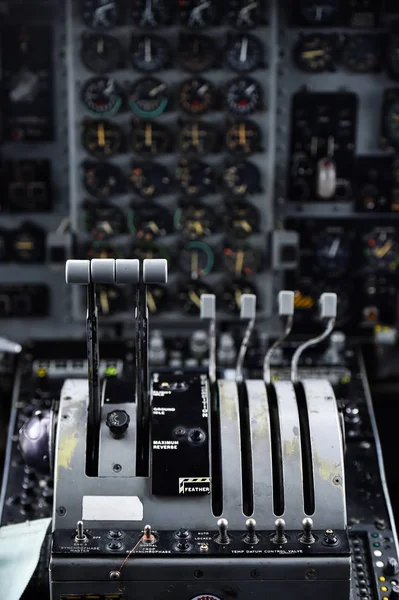 Всередині кабіни військового літака — стокове фото