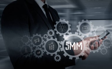 İş, teknoloji, internet ve ağ kavramı. SMM - sosyal medya pazarlama sanal ekranda.