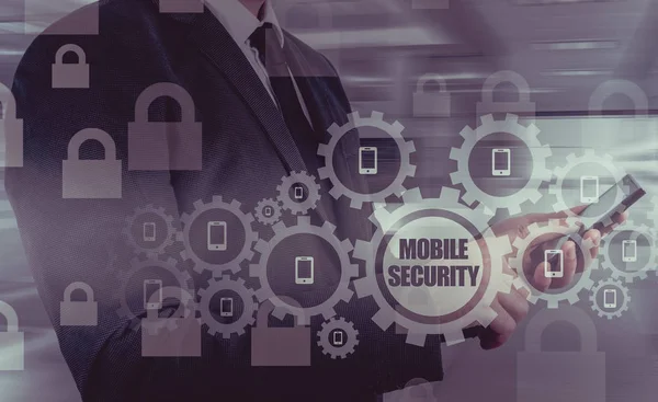 Бизнес-концепция, бизнесмен со смартфоном. Технология всемирной связи. Мобильная безопасность . — стоковое фото