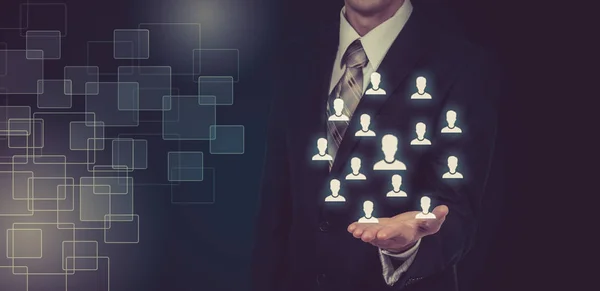 Mão transportando rede ícone homem de negócios - HR trabalho em equipe e conceito de liderança . — Fotografia de Stock