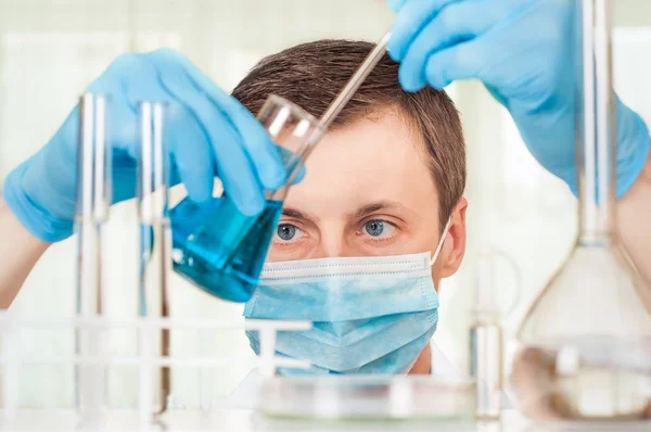 Laboratory scientist working at lab with test tubes — Stock Photo, Image