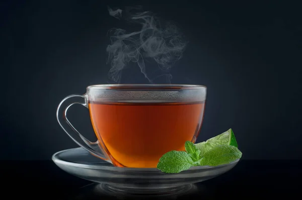 Cup tea with mint and lime on a black background — Stock Photo, Image