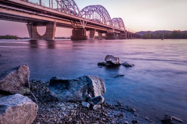 High Dynamic Range görüntüleme. Metro Köprüsü. Kiev, Ukrayna