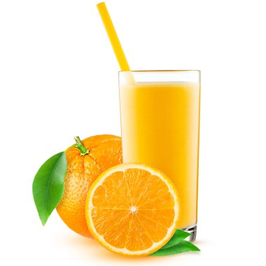 İzole içmek. Dilim turuncu meyve ve bardak beyaz kırpma yoluyla izole meyve suyu