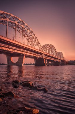 High Dynamic Range görüntüleme. Metro Köprüsü. Kiev, Ukrayna