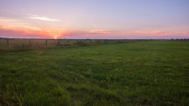 Manzara, güzel güneşli gün batımı bir alan