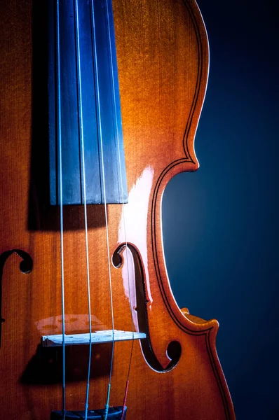 블랙에 근접 촬영 오케스트라의 바이올린 악기 — 스톡 사진