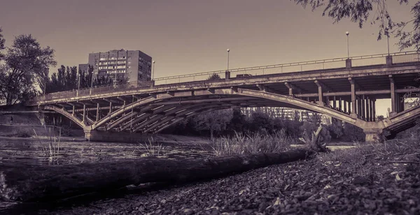 High Dynamic Range görüntüleme. Metro Köprüsü. Kiev, Ukrayna