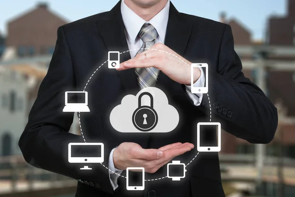 Proteggi il concetto di dati sulle informazioni cloud. Sicurezza e protezione dei dati cloud — Foto Stock