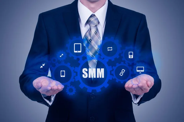 Negócio, tecnologia, internet e conceito de rede. SMM - Social Media Marketing na tela virtual — Fotografia de Stock