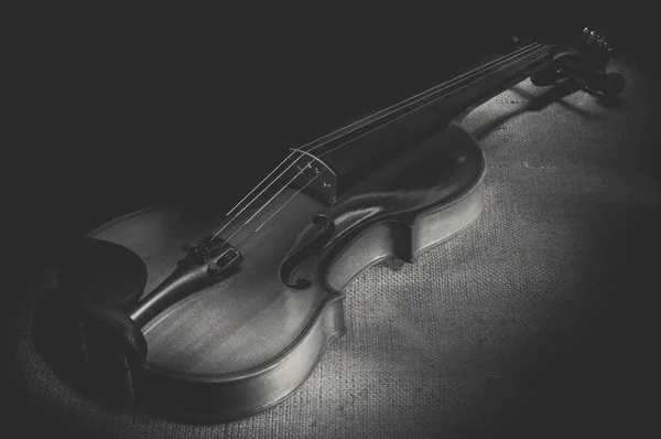 Violín instrumentos musicales de orquesta primer plano sobre negro —  Fotos de Stock