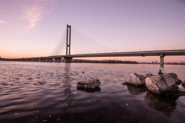 Güzel parlayan köprü Nehri